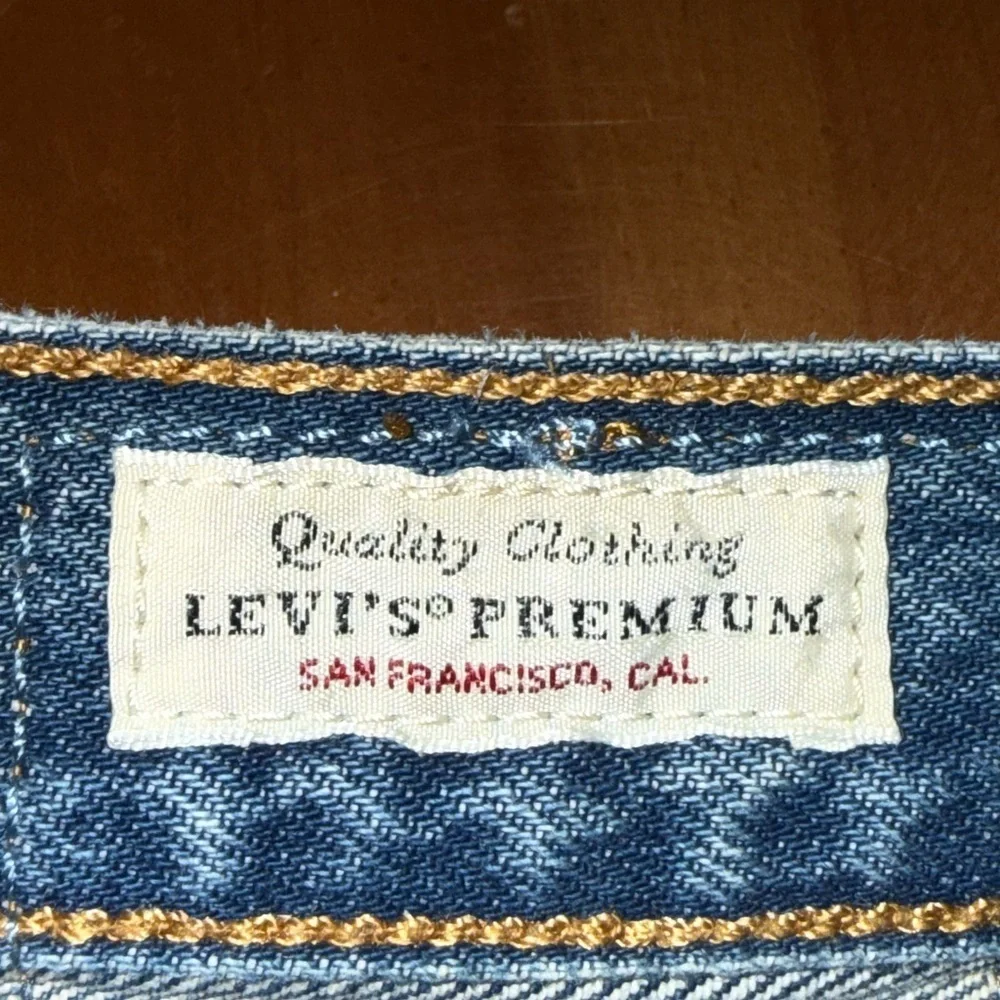 Levi’s 501 Button Fly 30x26 Jeans Women’s Raw Hem Medium Wash Classic Chic Indie